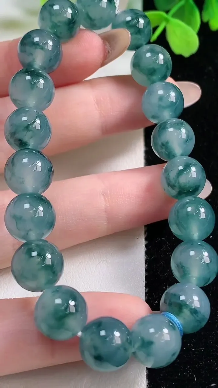 天然A货翡翠种飘花圆珠手串，尺寸9.8-20颗，重量:33.73g11月3日
工厂直销收藏佳品,种好