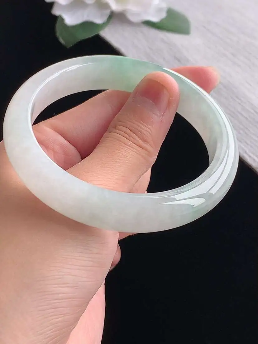 a货翡翠老坑冰种飘绿正装正圈手镯58-59圈口  尺寸58×12×8mm 重量56.35g 1102