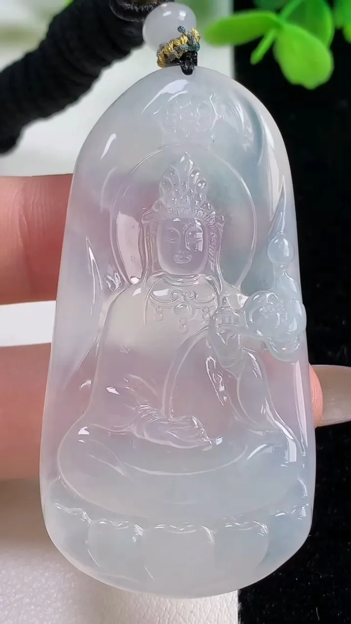 天然A货翡翠种白冰大势至菩萨吊坠，尺寸60.6-30.7-5.5，重量:26.69g
11月3日