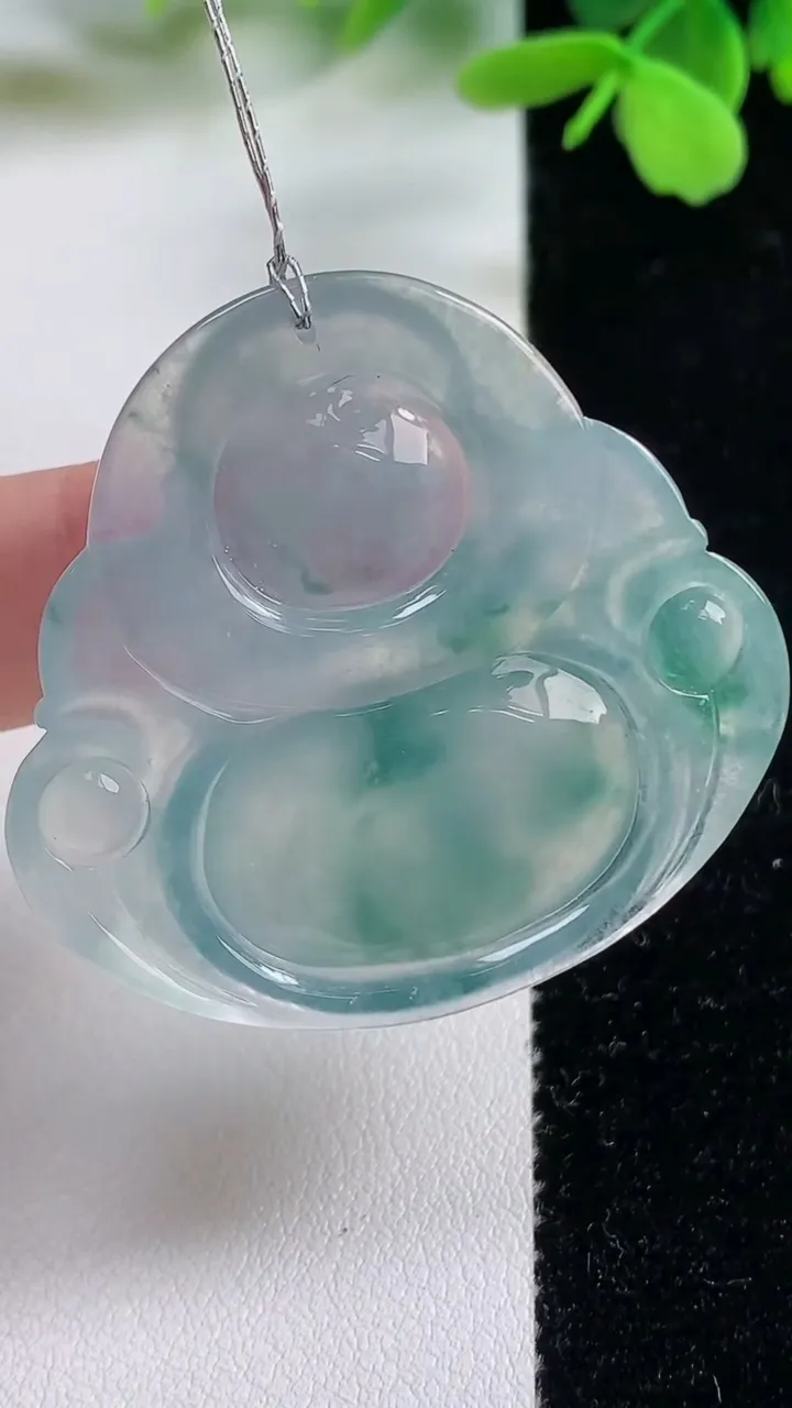 天然A货翡翠种飘花佛公吊坠，尺寸38.7-41.7-8.1，重量:18.81g
11月3日