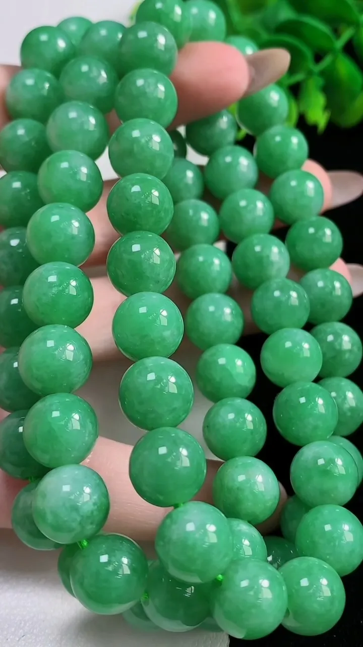 天然A货翡翠圆珠项链，尺寸10-68颗，重量:123.31g11月3日
工厂直销收藏佳品,种好水足，