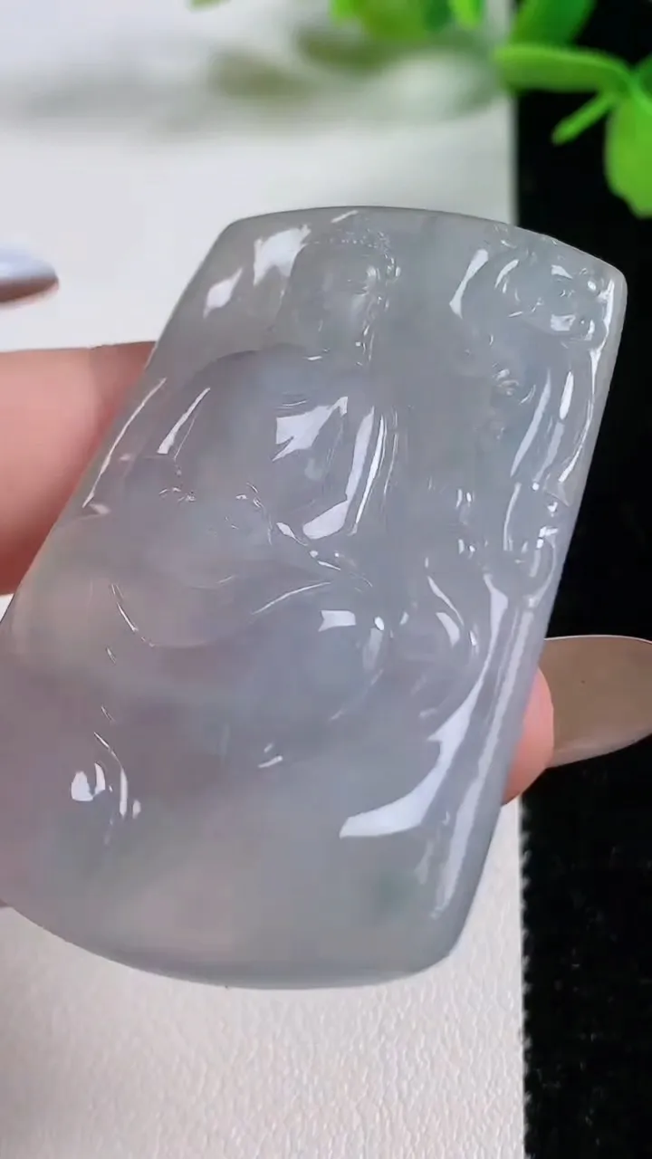 天然A货翡翠冰种飘花大日如来吊坠，尺寸51.7-33.8-5，重量:20.57g
11月3日