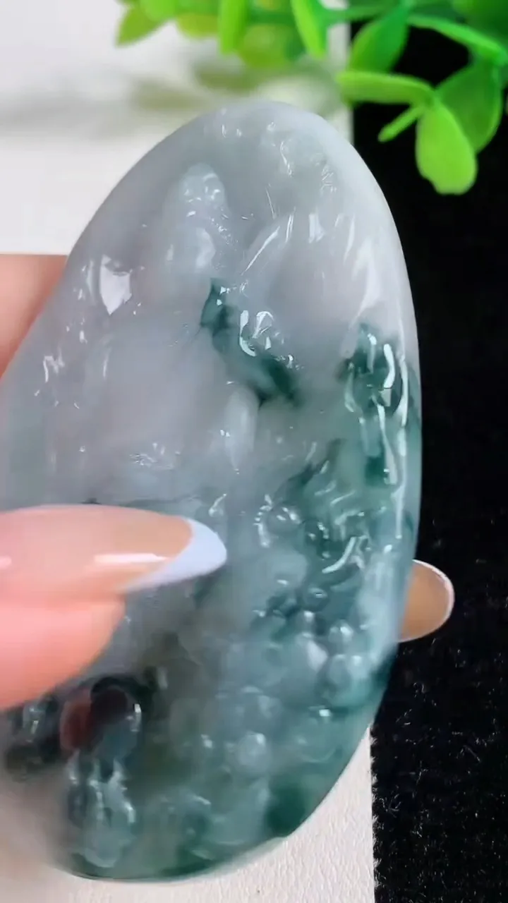 天然A货翡翠飘花文殊菩萨吊坠，尺寸72.7-47-8.5，重量:59.79g
11月3日