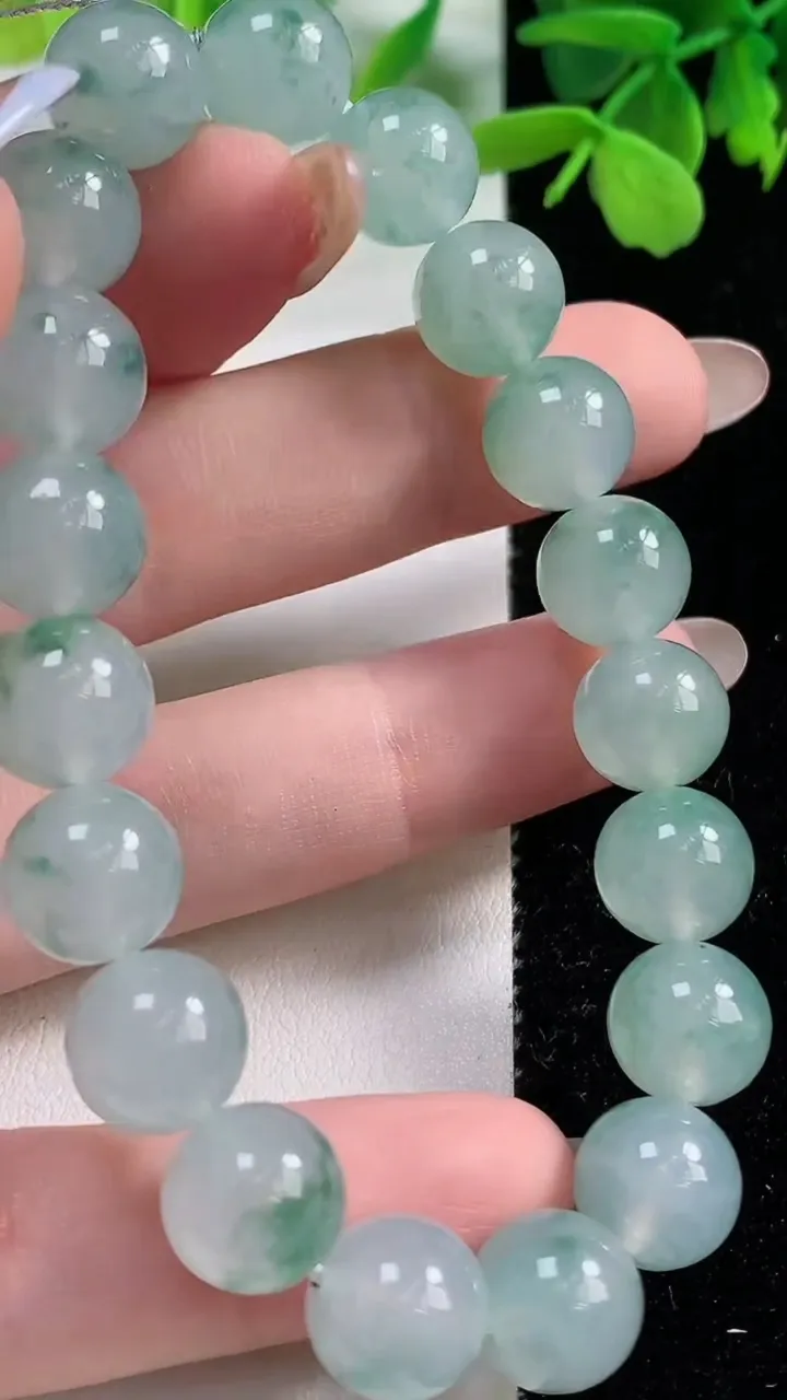 天然A货翡翠种飘花圆珠手串，尺寸10-19颗，重量:32.58g11月3日
工厂直销收藏佳品,种好水