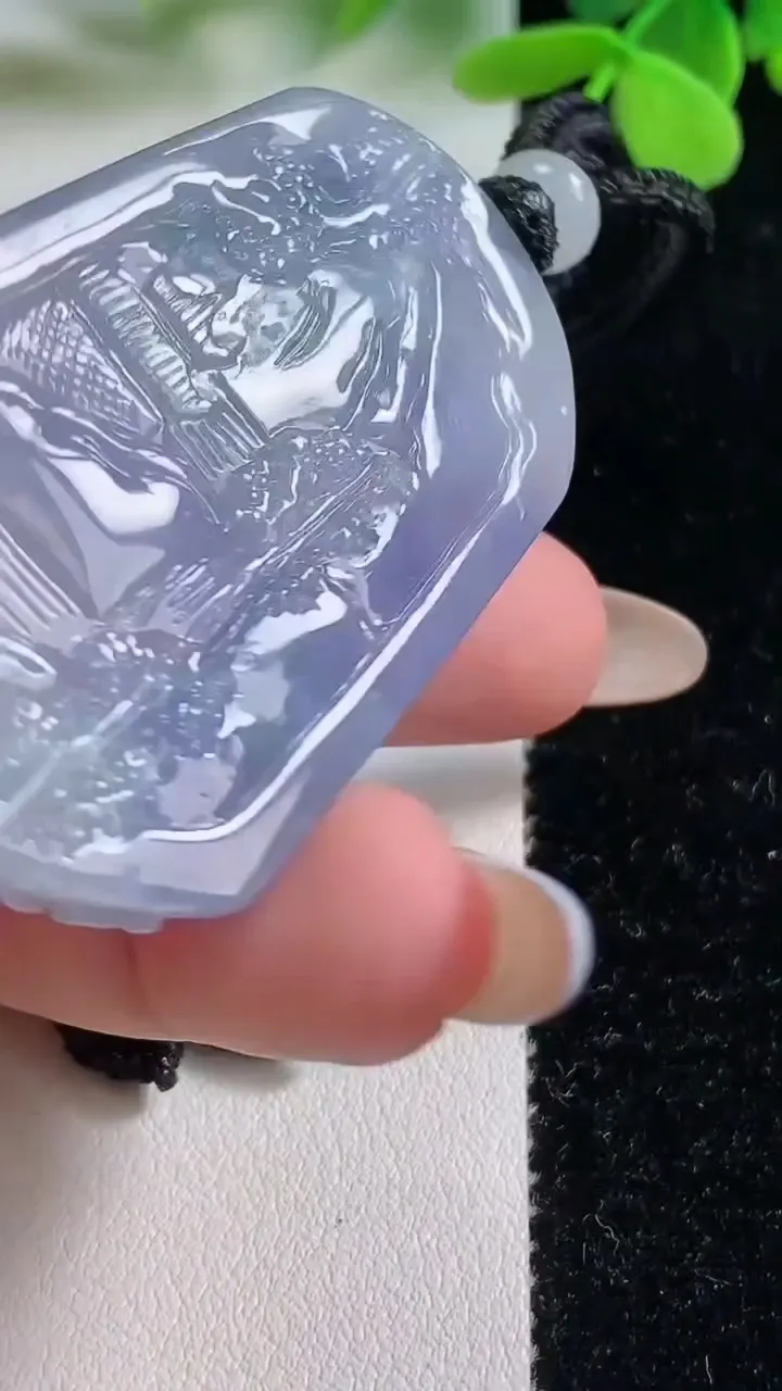 天然A货翡翠种紫罗兰山水牌吊坠，尺寸51.4-33-7.8，重量:31.56g
11月3日