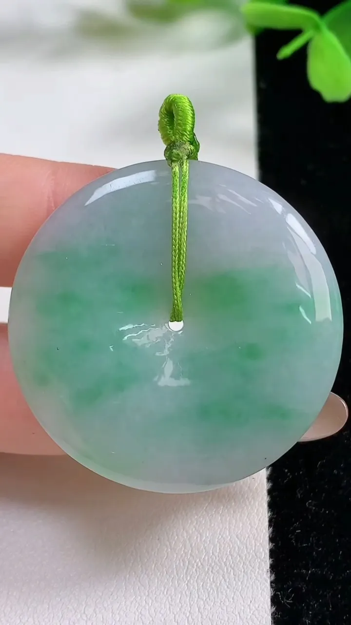 天然A货翡翠逍遥佛吊坠，尺寸52.4-36.5-8.7，重量:29.13g
11月3日