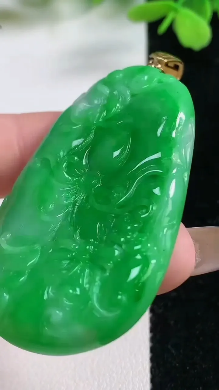 天然A货翡翠和和美美 荷花吊坠，尺寸53.5-32-5.4，重量:21.54g
11月3日