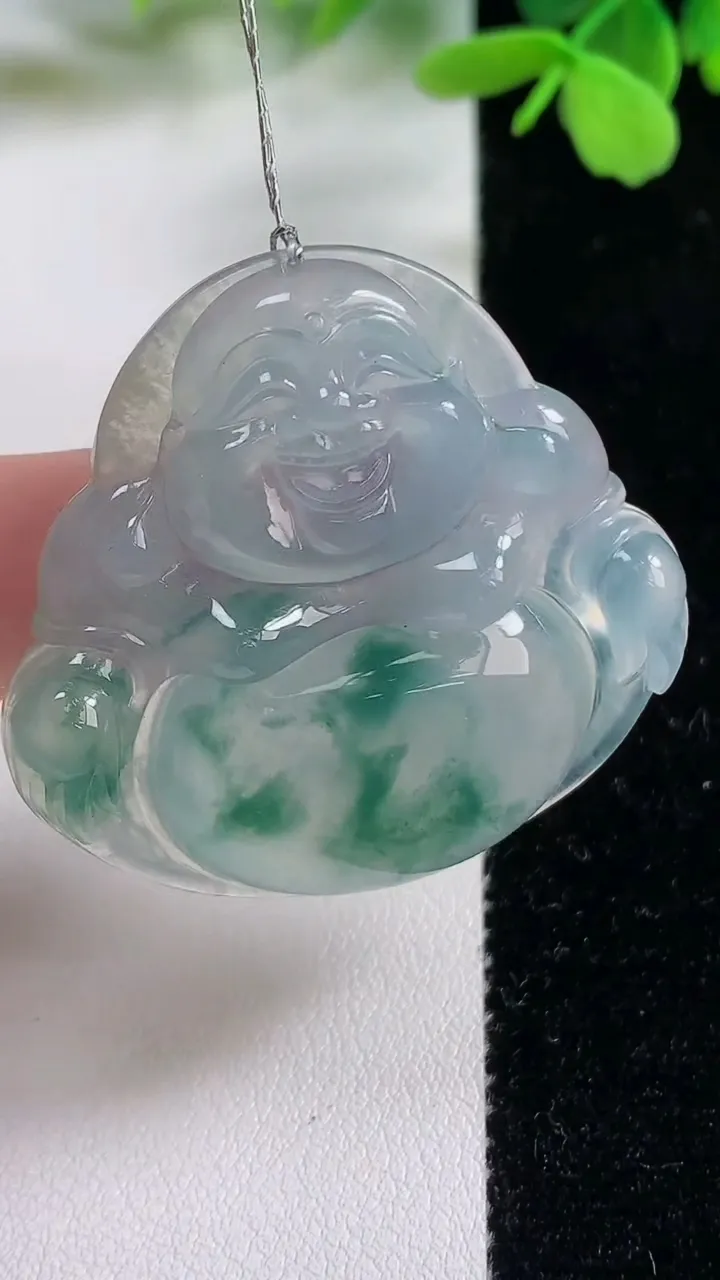 天然A货翡翠种飘花佛公吊坠，尺寸38.7-41.7-8.1，重量:18.81g
11月3日