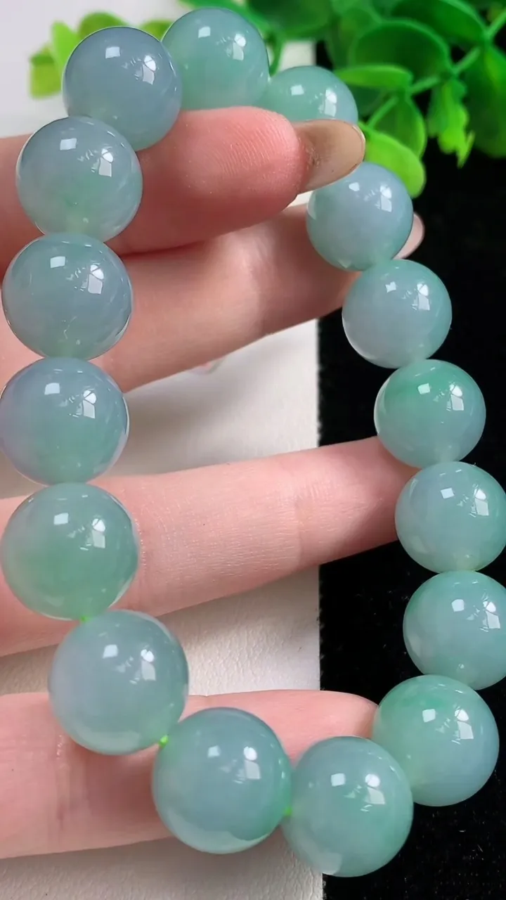 天然A货翡翠圆珠手串，尺寸12.9-16颗，重量:60.98g11月3日
工厂直销收藏佳品,种好水足