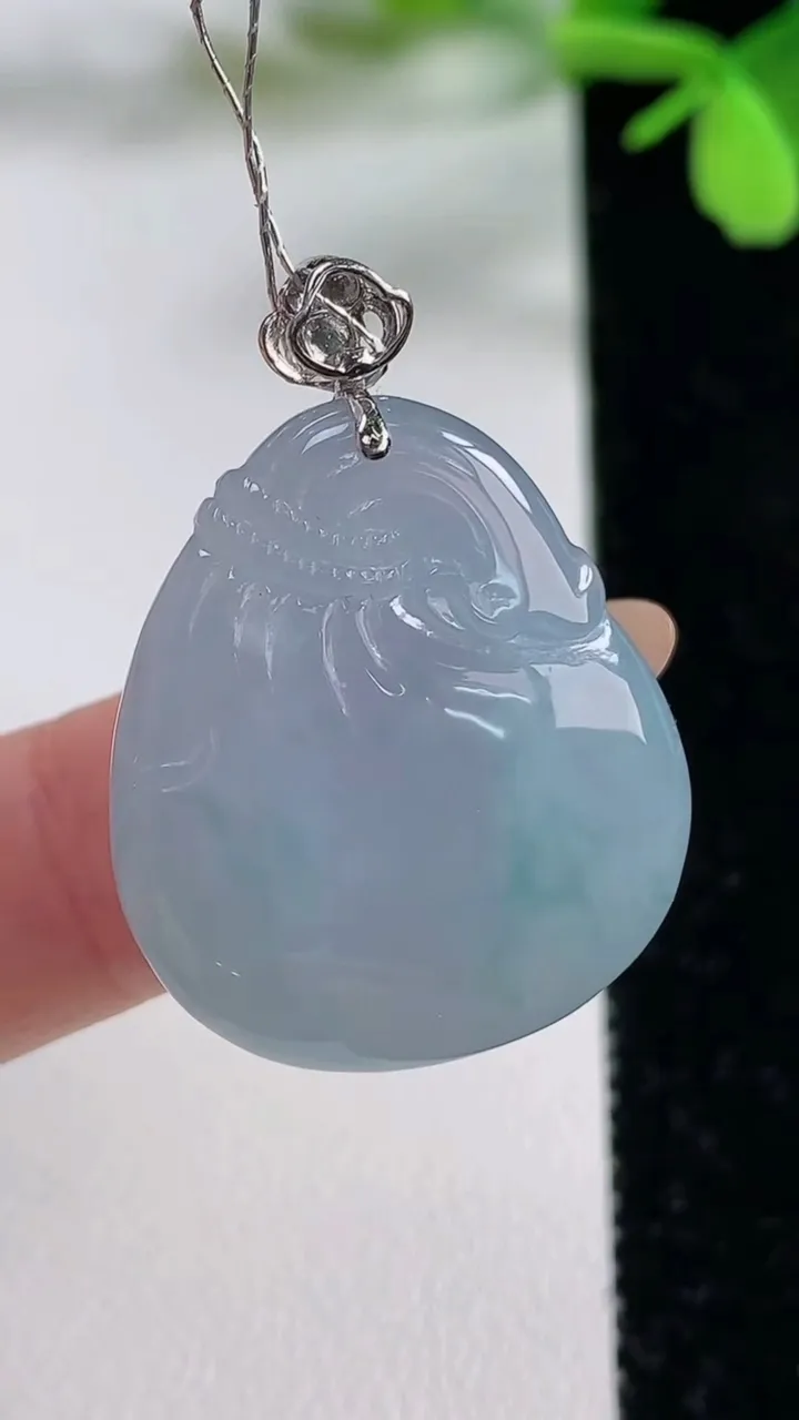 天然A货翡翠18K金紫罗兰福袋吊坠，尺寸26-23.4-10.5，重量:11.30g
11月3日