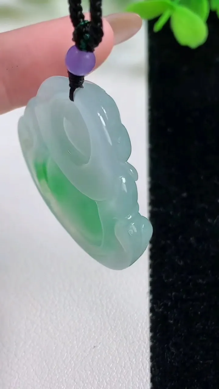 天然A货翡翠佛公吊坠，尺寸31.7-36.5-8.3，重量:16.02g
11月3日