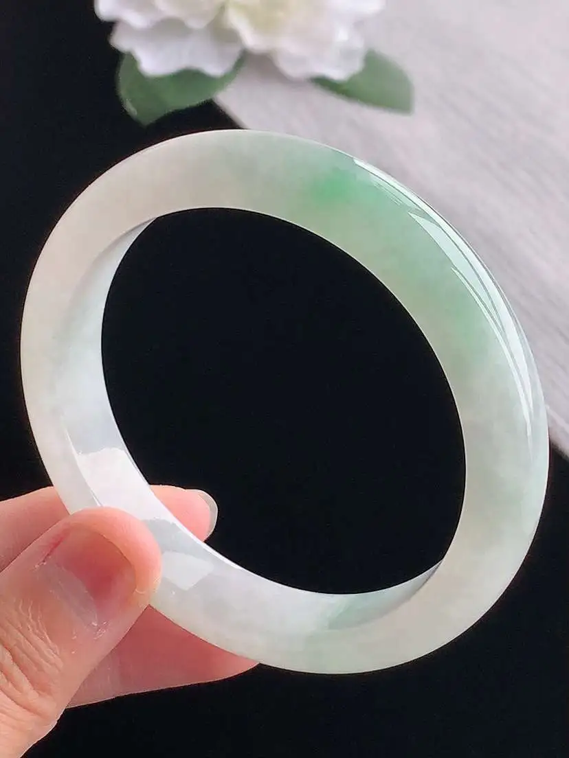 a货翡翠老坑冰种飘绿正装正圈手镯58-59圈口  尺寸58×12×8mm 重量56.35g 1102