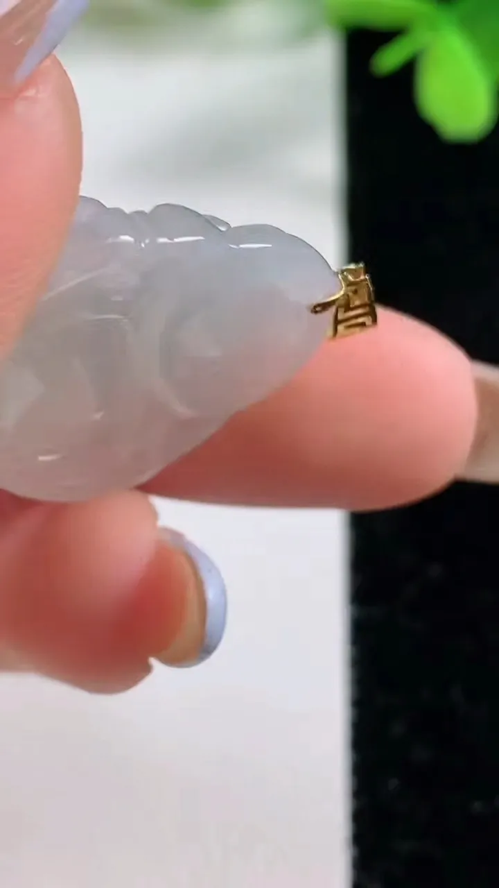 天然A货翡翠佛公吊坠，尺寸23.2-24.3-6.1，重量:5.86g
11月3日