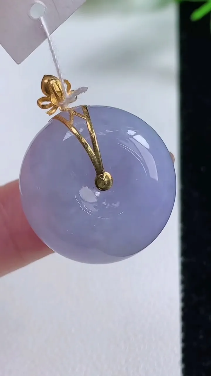 天然A货翡翠18K金紫罗兰路路通吊坠，尺寸22.8-12.8，重量:14.96g
11月3日