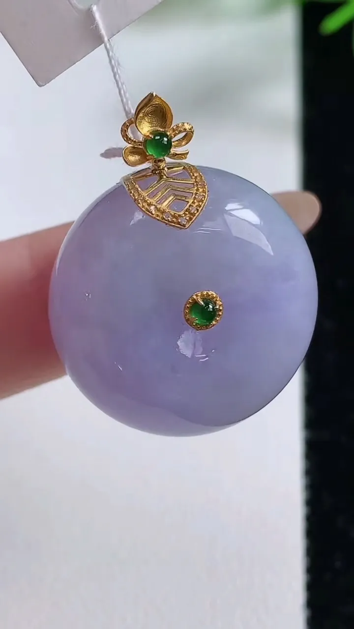 天然A货翡翠18K金紫罗兰路路通吊坠，尺寸22.8-12.8，重量:14.96g
11月3日