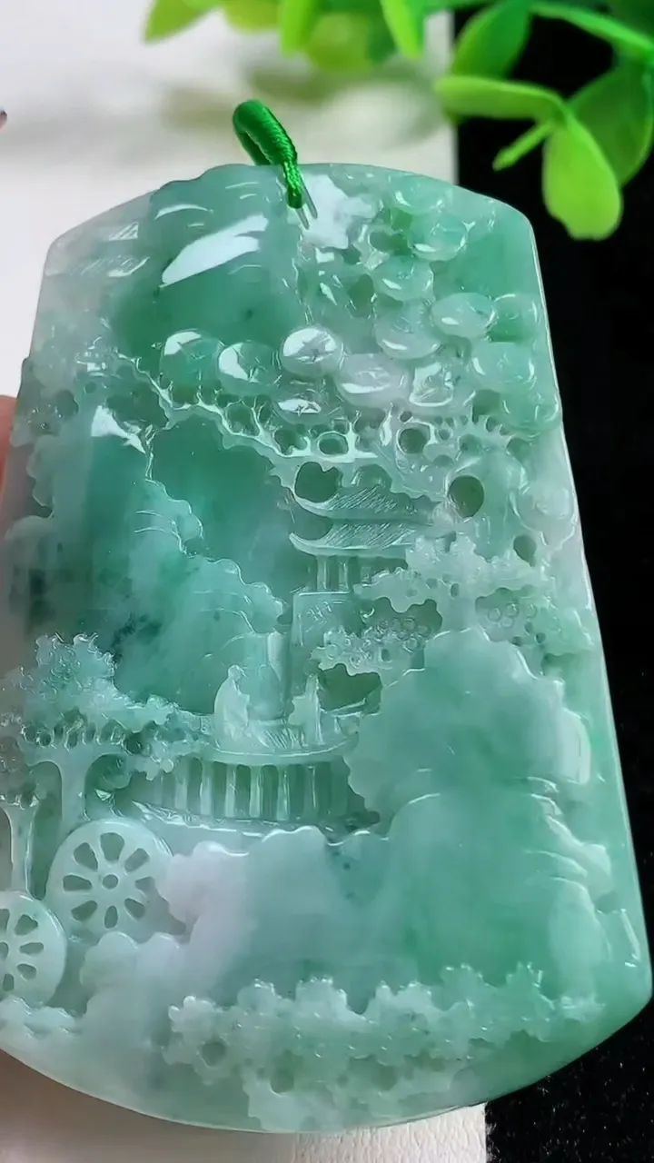 天然A货翡翠山水牌吊坠，尺寸68.5-46.8-6.3，重量:39.23g
11月3日