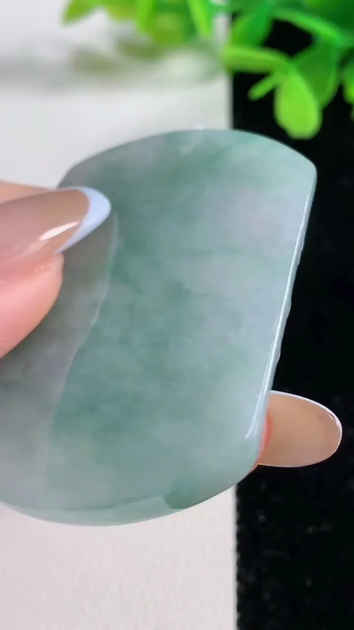 天然A货翡翠山水牌吊坠，尺寸50.3-39.8-5.3，重量:24.82g
11月3日