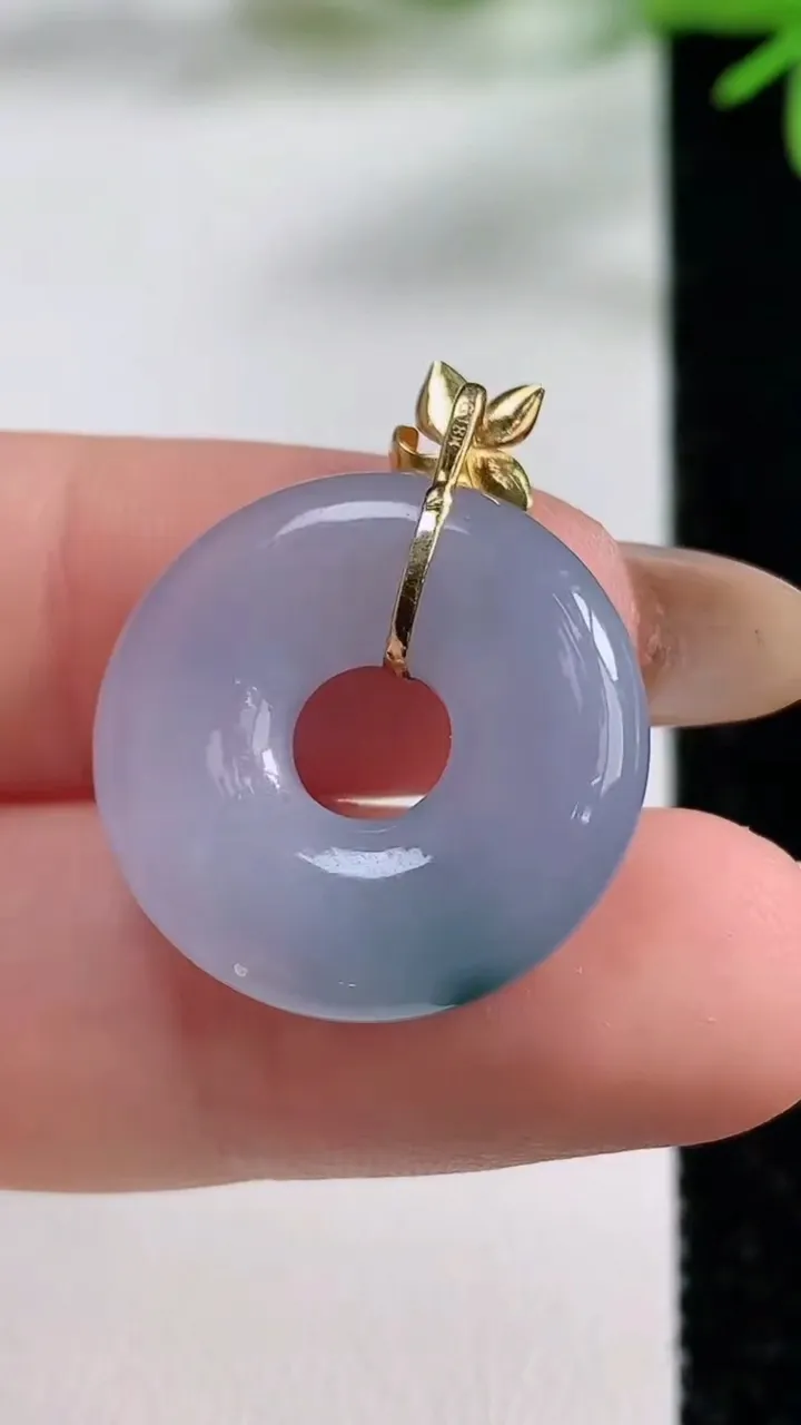 天然A货翡翠18K金紫罗兰飘花平安环吊坠，尺寸20.8-5.1，重量:5.14g
11月3日