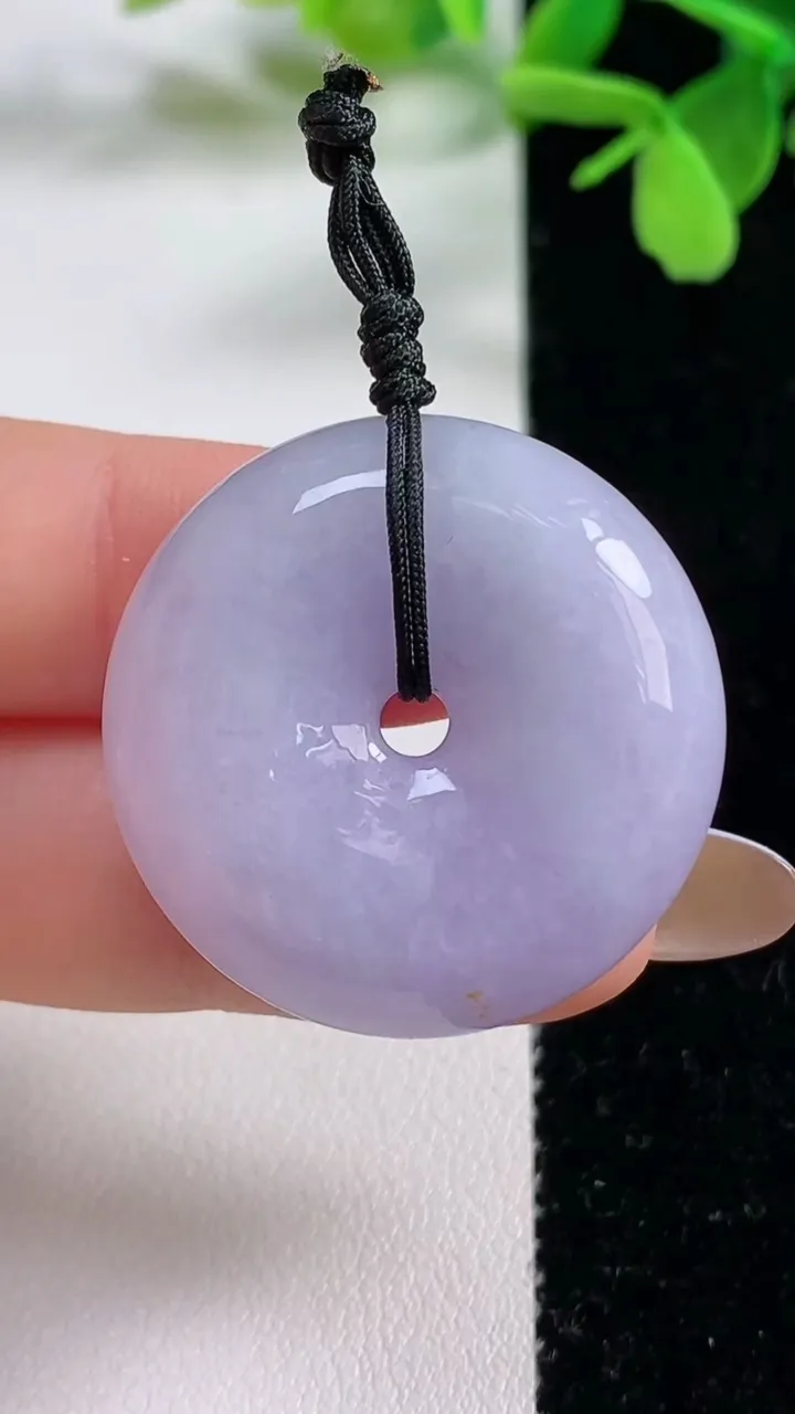 天然A货翡翠紫罗兰平安扣吊坠，尺寸30.6-9.5，重量:17.54g
11月3日