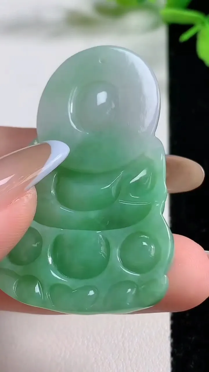 天然A货翡翠观音菩萨吊坠，尺寸48.7-30.7-6.9，重量:19.37g
11月3日