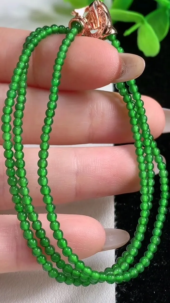天然A货翡翠小米珠项链，尺寸2.2-226颗，重量:6.11g11月3日
工厂直销收藏佳品,种好水足