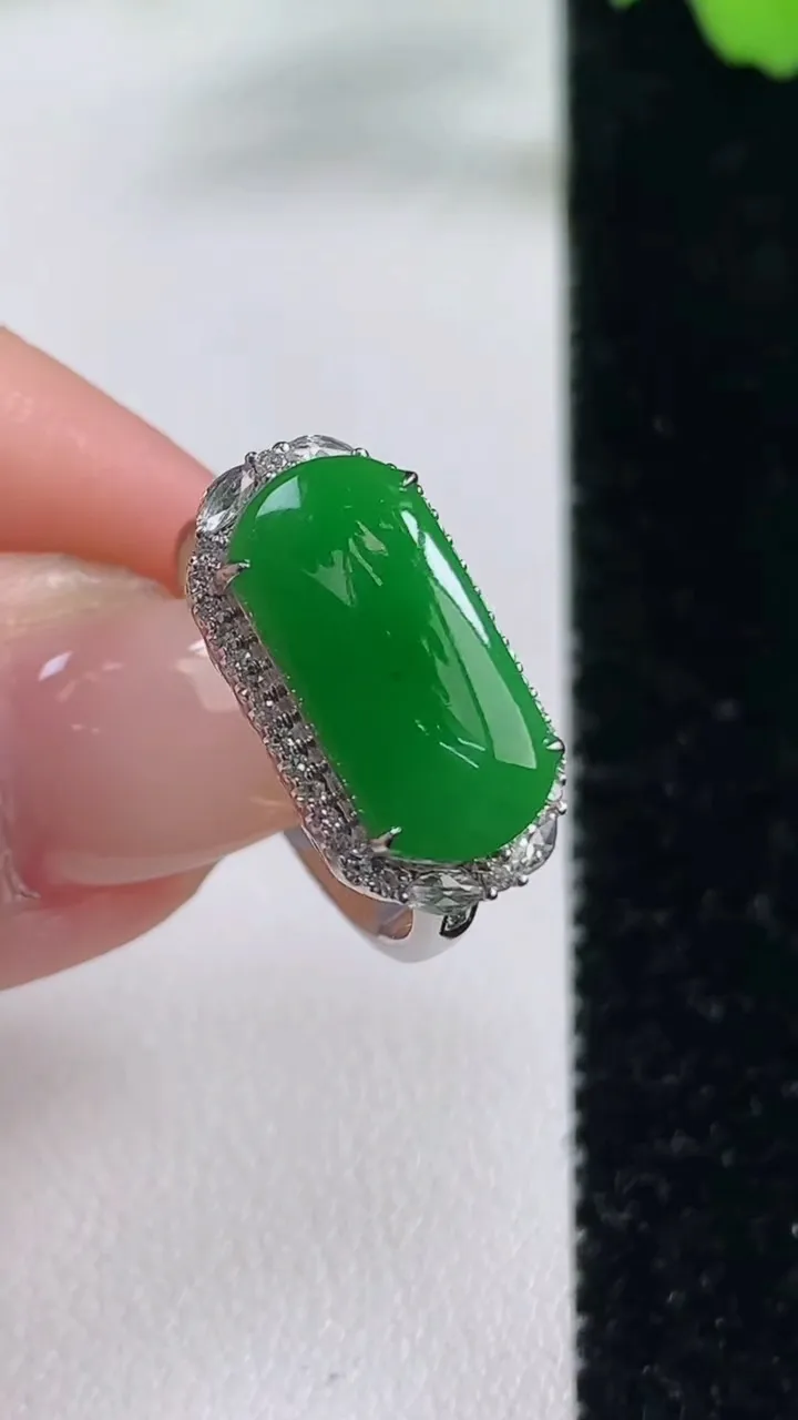 天然A货翡翠马鞍戒指，尺寸17.5-7.8-15-6.8，重量:2.91g2025年11月3日
工厂