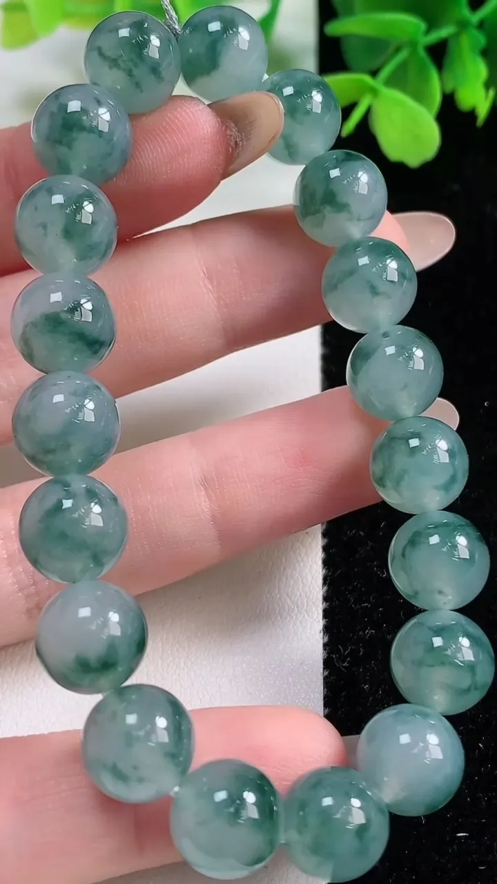 天然A货翡翠种飘花圆珠手串，尺寸9.8-19颗，重量:32.90g11月3日
工厂直销收藏佳品,种好水足，色泽均匀，有种有色，上手高大气！