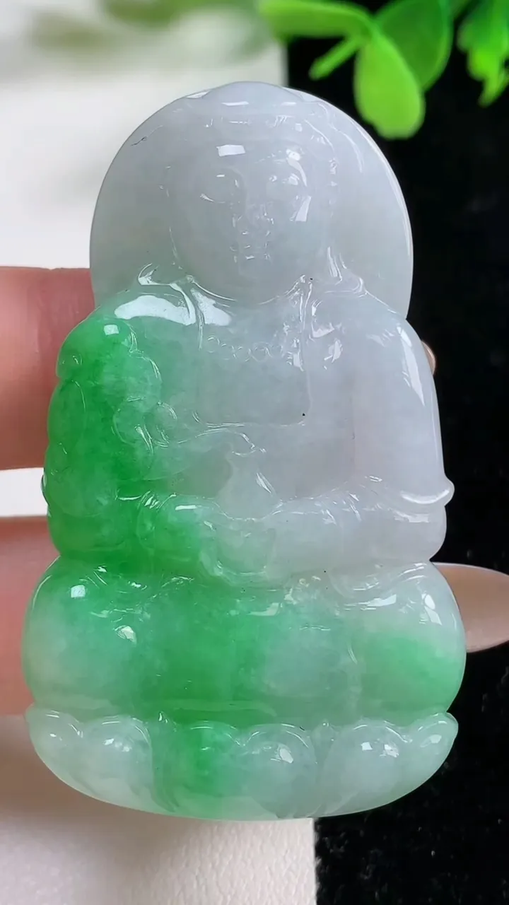 天然A货翡翠观音菩萨吊坠，尺寸54.8-33.2-6.6，重量:22.67g
11月3日