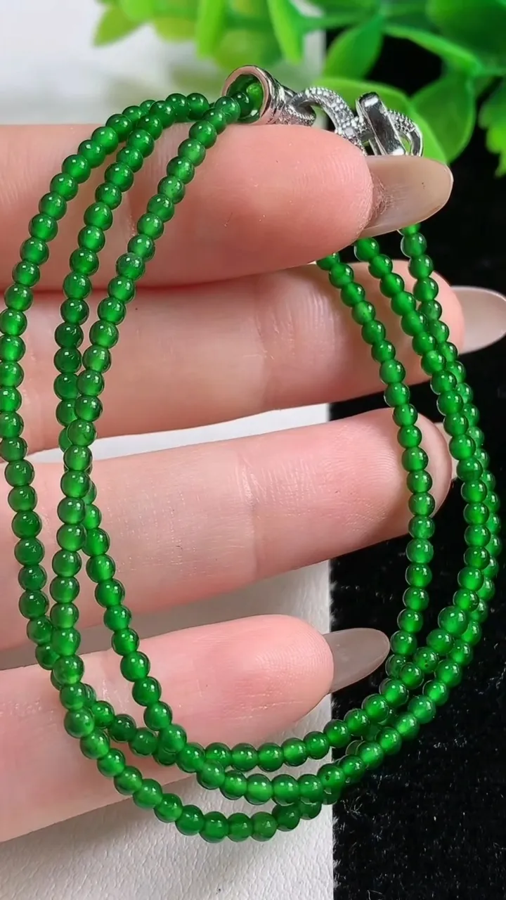 天然A货翡翠小米珠项链，尺寸2.5-215颗，重量:7.93g11月3日
工厂直销收藏佳品,种好水足