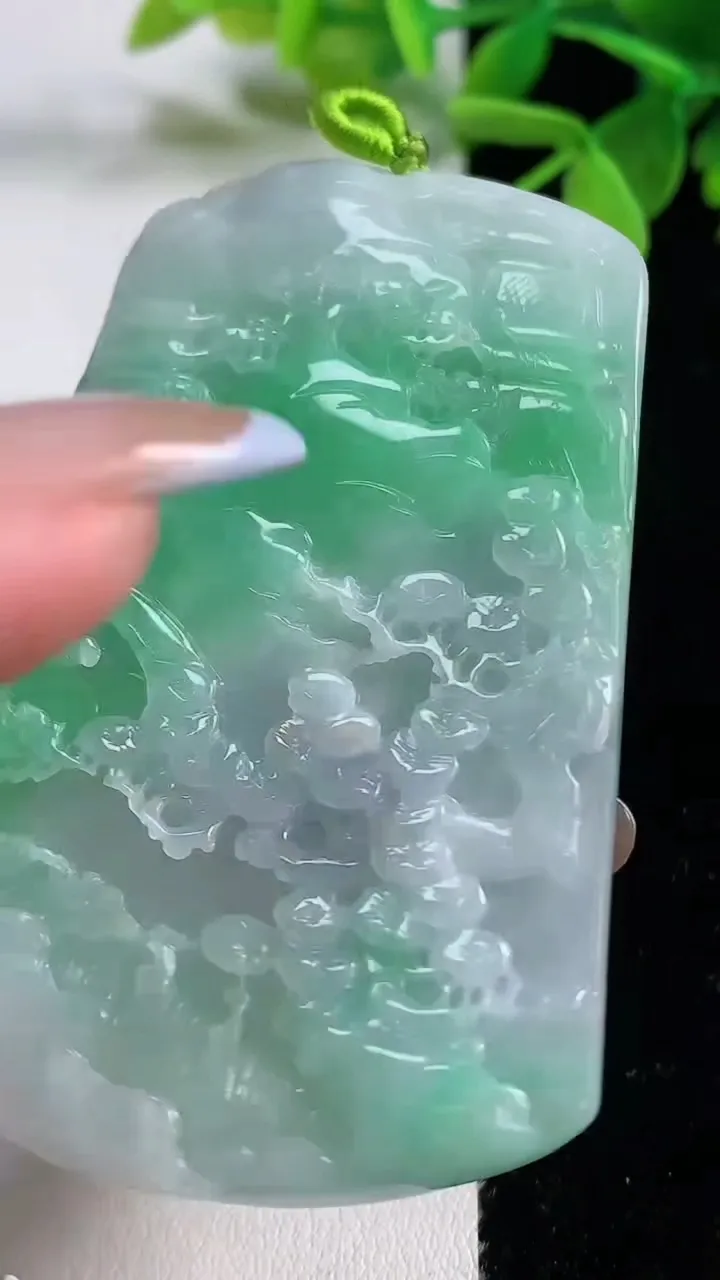 天然A货翡翠山水牌吊坠，尺寸67.3-42.5-5.8，重量:36.60g
11月3日