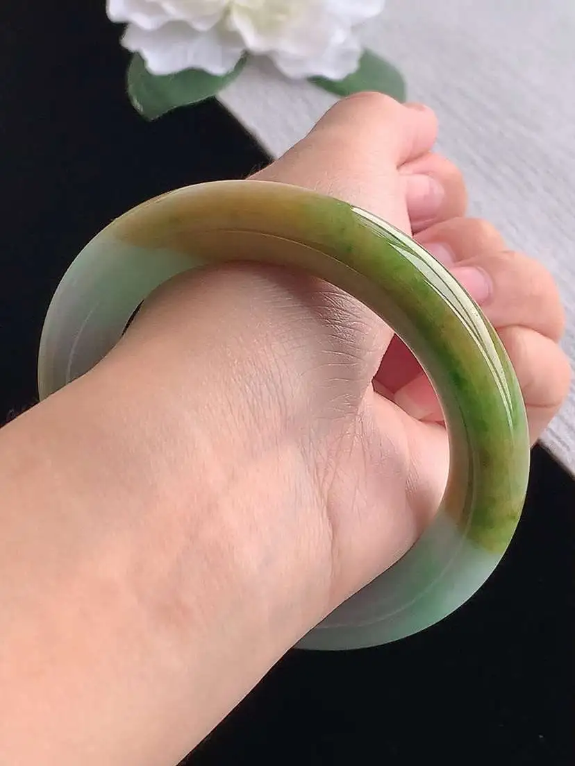 a货翡翠老坑冰润黄加绿双彩胖圆条手镯57-58圈口 尺寸57.2×11.8mm 重量86.28g 1102