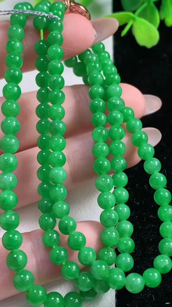 天然A货翡翠圆珠项链，尺寸4.7-123颗，重量:24.15g11月3日
工厂直销收藏佳品,种好水足