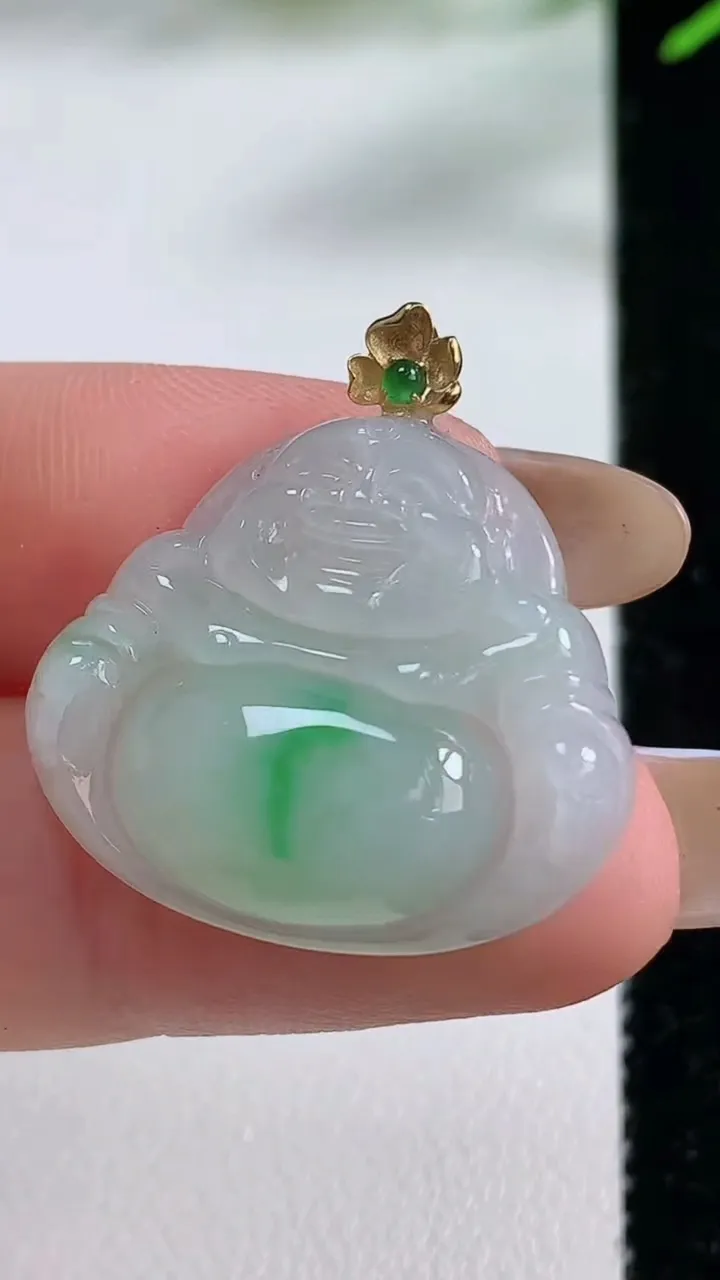 天然A货翡翠佛公吊坠，尺寸22.6-25.8-5.8，重量:5.12g
11月3日