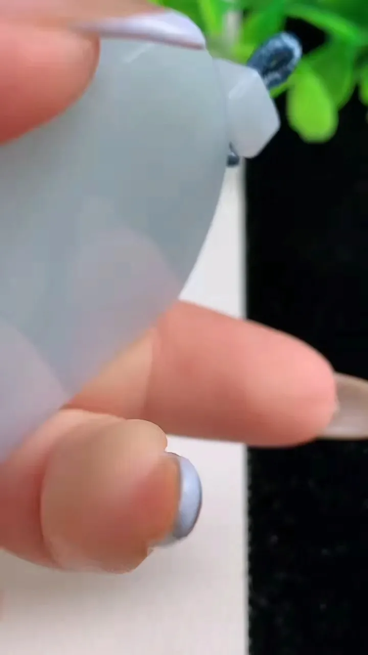 天然A货翡翠紫罗兰无事牌吊坠，尺寸53.8-40.8-6.3，重量:38.66g
11月3日