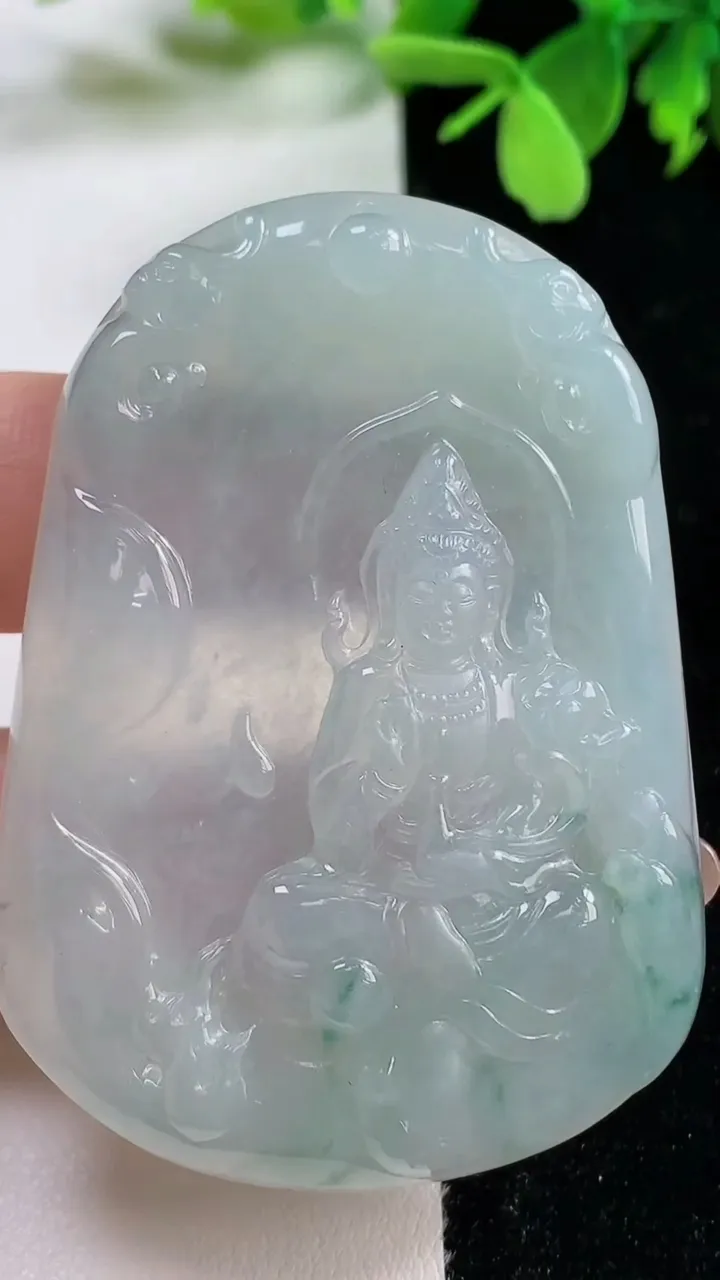 天然A货翡翠冰种飘花大势至菩萨吊坠，尺寸58.8-42-6，重量:31.05g
11月3日