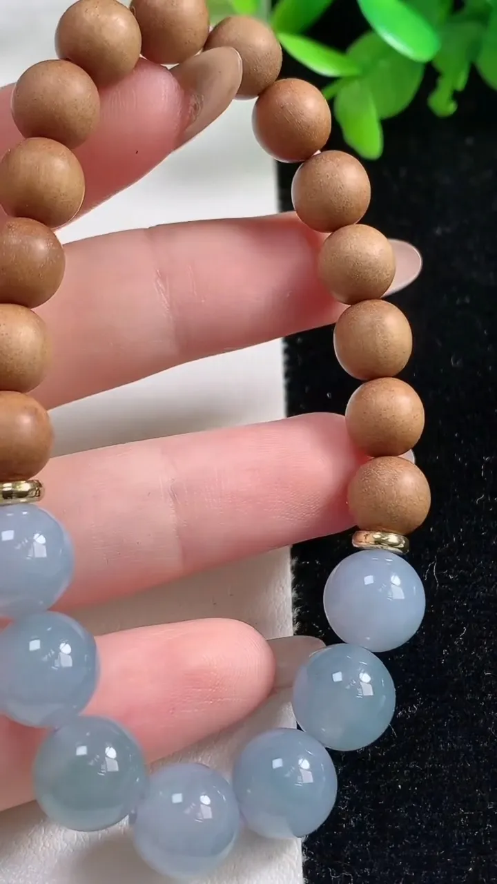 天然A货翡翠紫罗兰圆珠手串，尺寸10-7颗，重量:17.31g11月3日
工厂直销收藏佳品,种好水足，色泽均匀，有种有色，上手高大气！