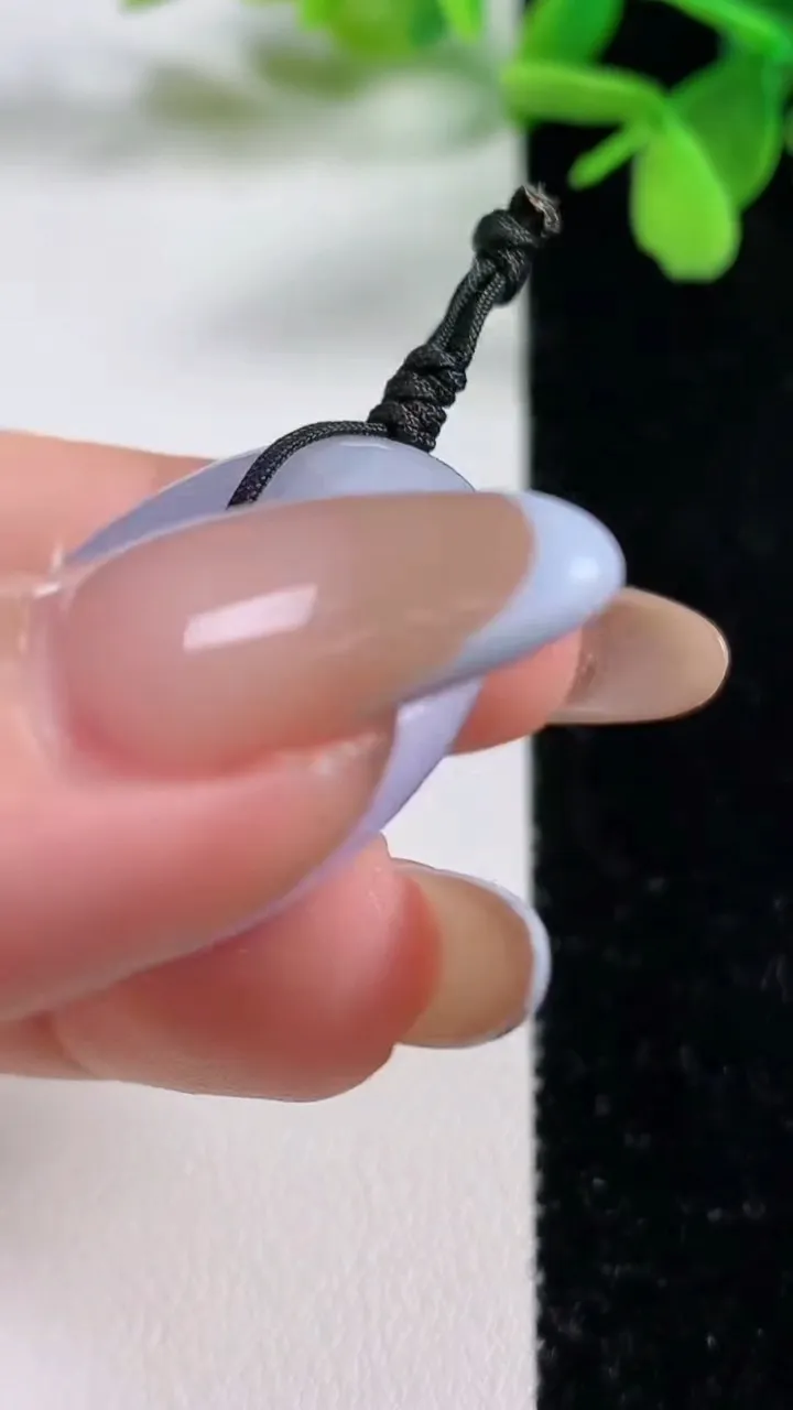 天然A货翡翠紫罗兰平安扣吊坠，尺寸30.6-9.5，重量:17.54g
11月3日