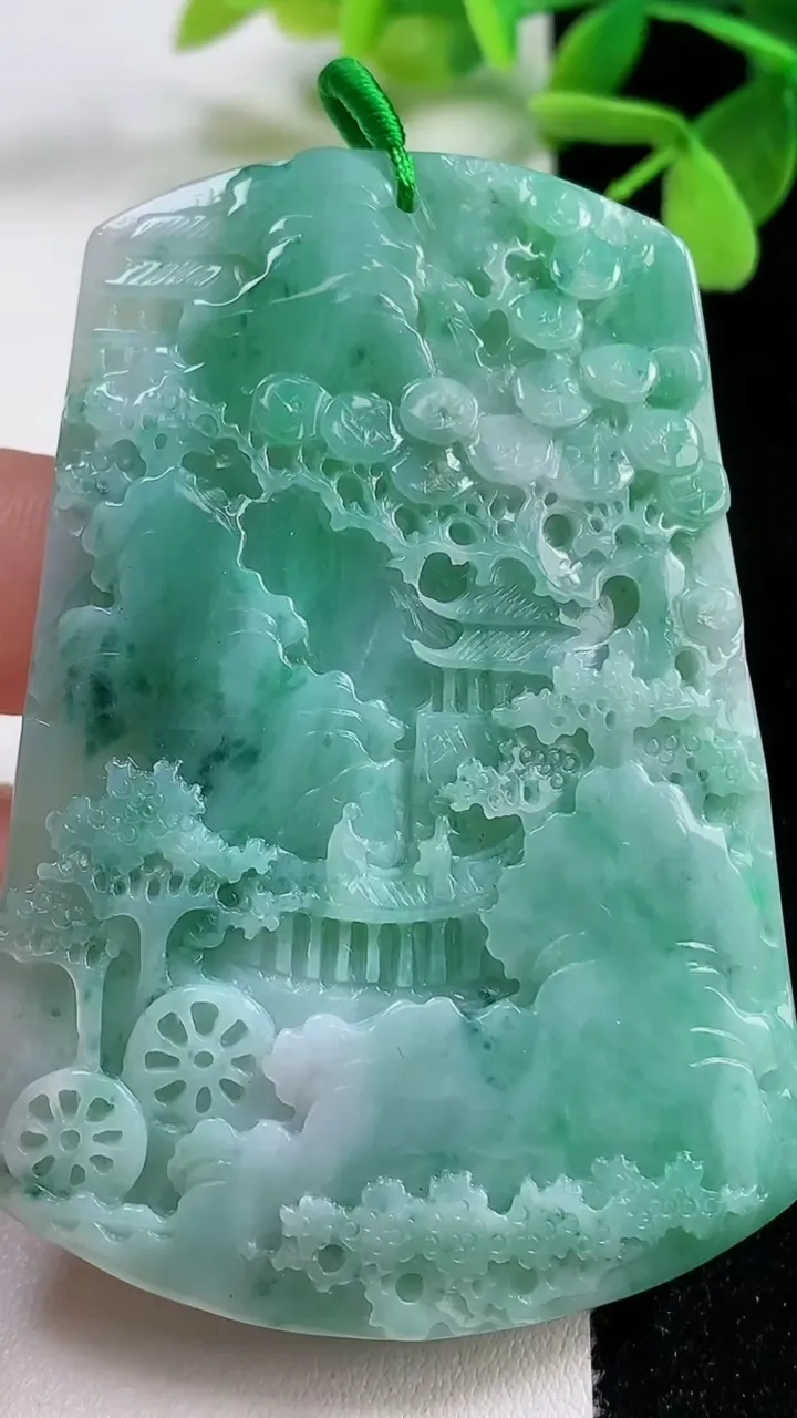 天然A货翡翠山水牌吊坠，尺寸68.5-46.8-6.3，重量:39.23g
11月3日