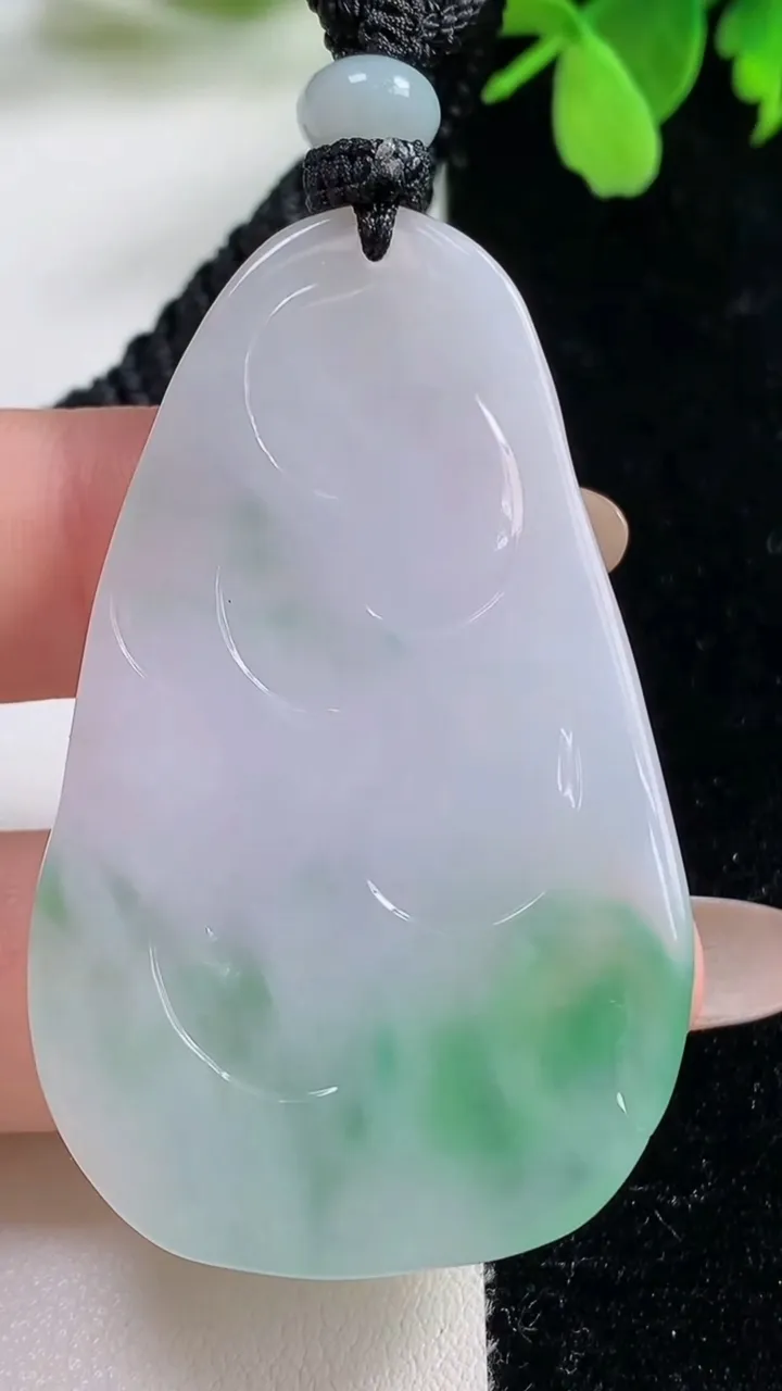 天然A货翡翠逍遥佛吊坠，尺寸52.8-33.8-5.3，重量:23.06g
11月3日