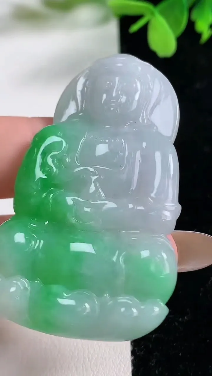 天然A货翡翠观音菩萨吊坠，尺寸54.8-33.2-6.6，重量:22.67g
11月3日