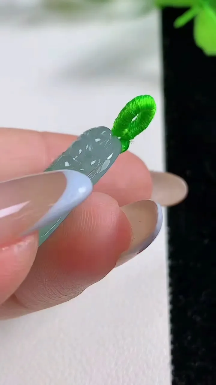 天然A货翡翠财神爷吊坠，尺寸31.8-17.8-5.2，重量:5.71g
11月3日