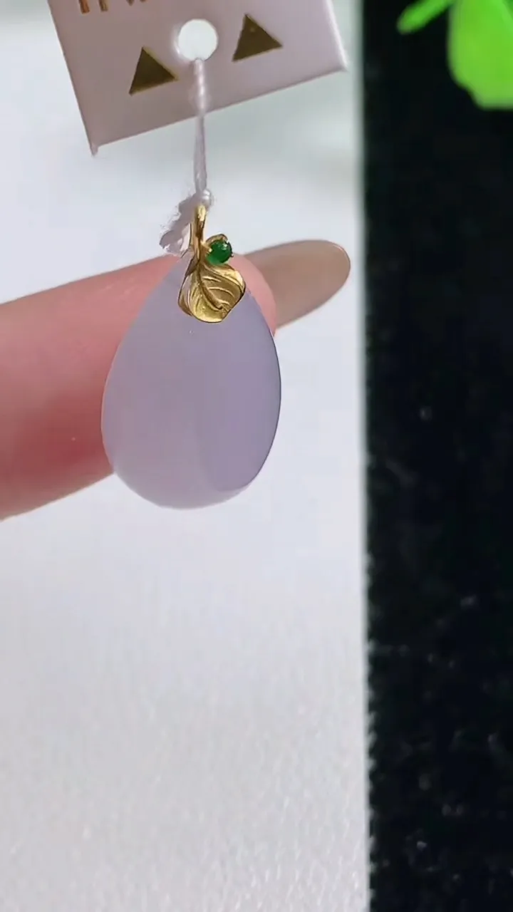 天然A货翡翠种紫罗兰福瓜吊坠，尺寸23.2-12.4-6.5，重量:3.44g
11月3日