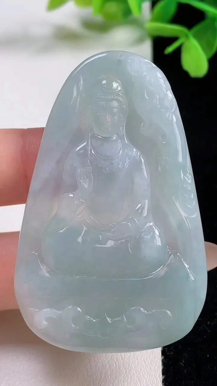 天然A货翡翠观音菩萨吊坠，尺寸58.6-37.3-5.5，重量:25.30g
11月3日