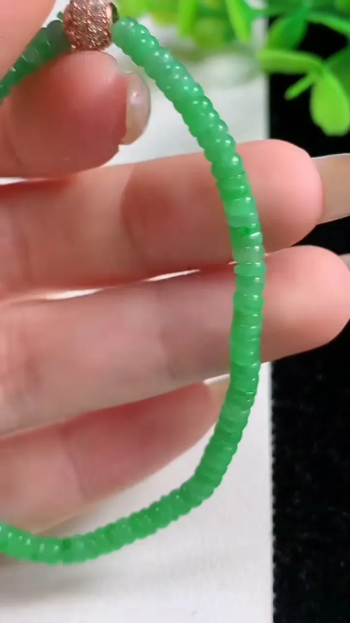 天然A货翡翠算盘珠手串，尺寸3.6-2-97颗，重量:5.48g11月3日
工厂直销收藏佳品,种好水足，色泽均匀，有种有色，上手高大气！
