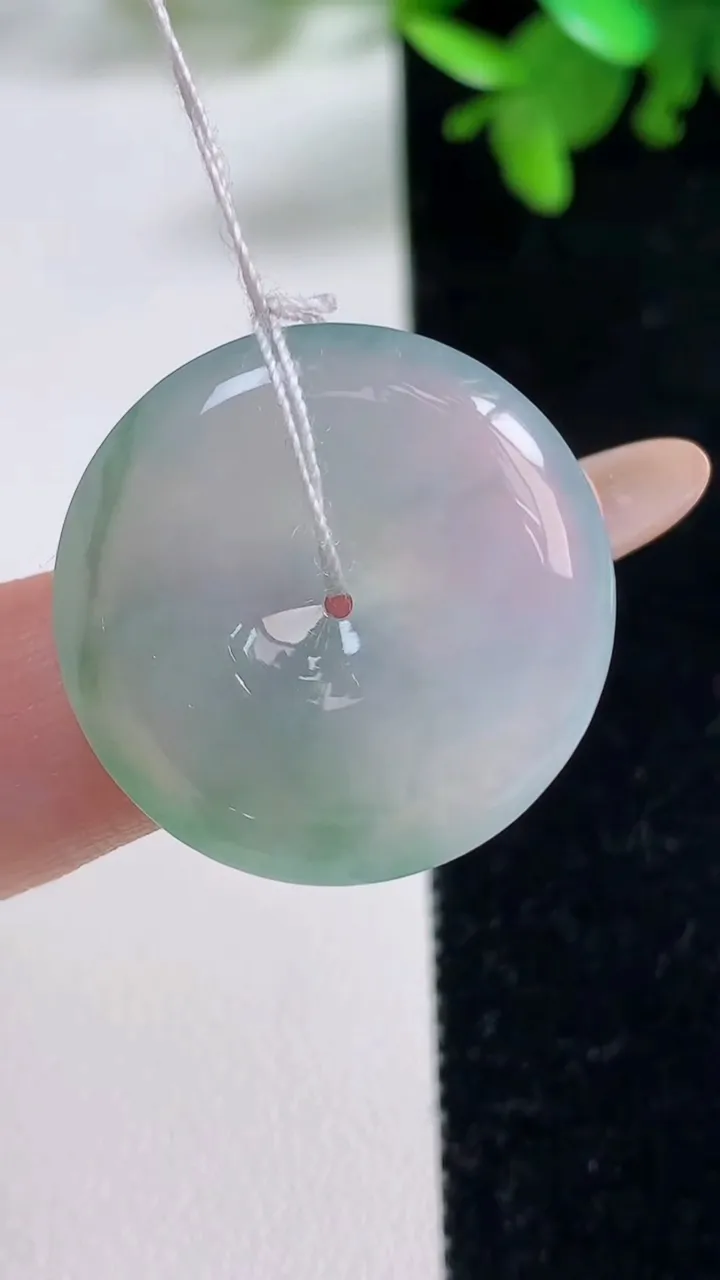 天然A货翡翠平安扣吊坠，尺寸26-5.3，重量:7.29g
11月4日