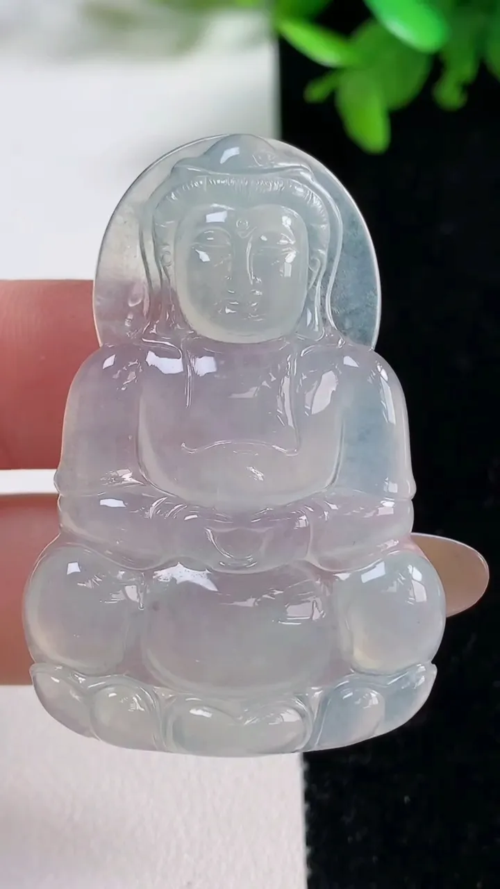 天然A货翡翠观音菩萨吊坠，尺寸47.2-31.6-4.8，重量:12.45g
11月3日