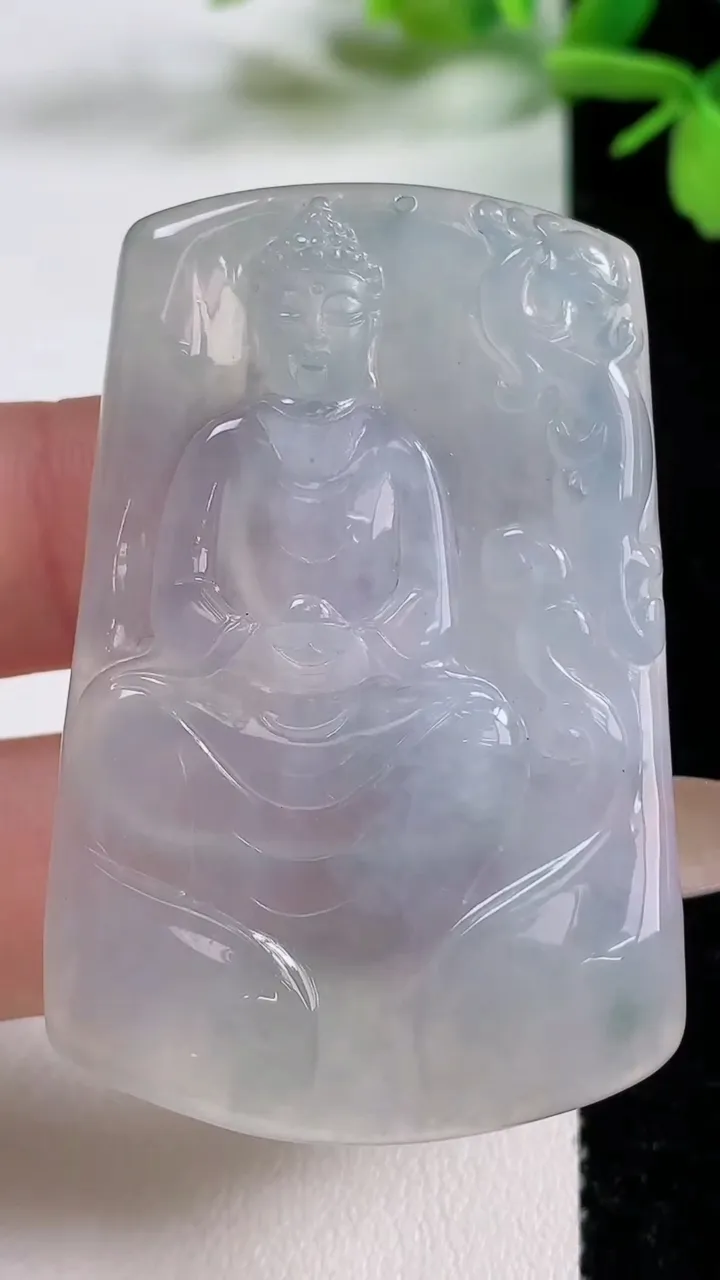 天然A货翡翠冰种飘花大日如来吊坠，尺寸51.7-33.8-5，重量:20.57g
11月3日