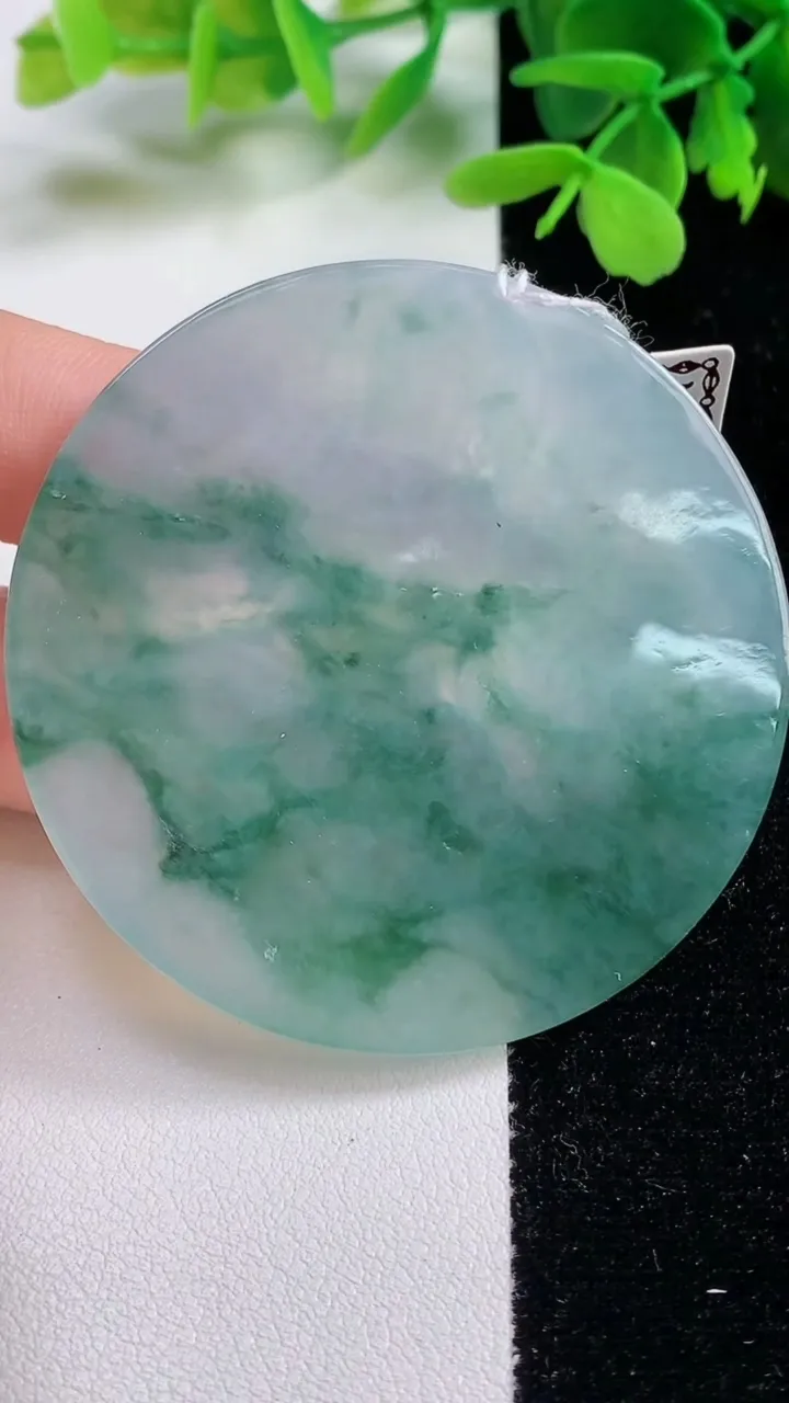 天然A货翡翠种飘花普贤菩萨吊坠，尺寸55-5.3，重量:38.04g
11月3日