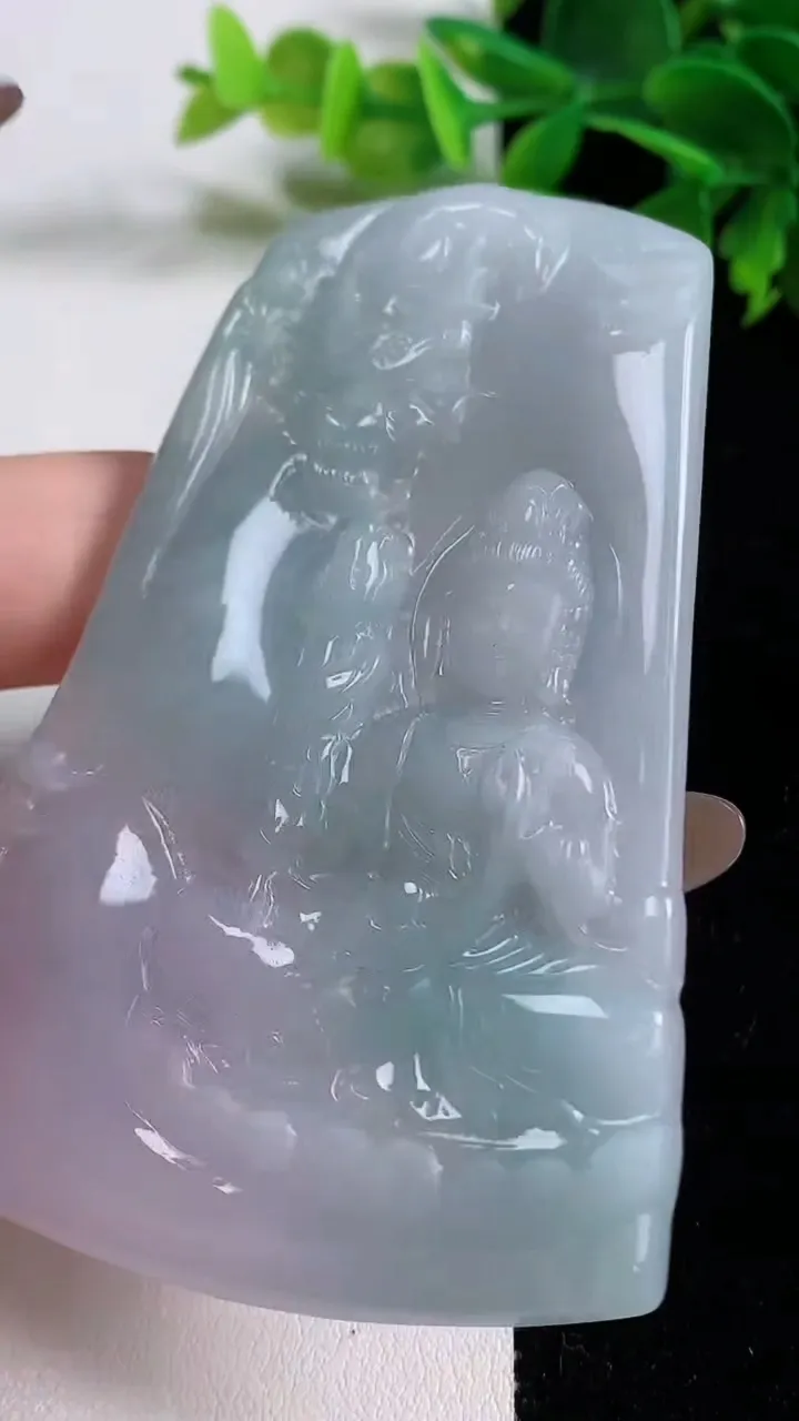 天然A货翡翠冰种飘花祥龙文殊菩萨吊坠，尺寸79-50-4.5，重量:39.91g
11月3日