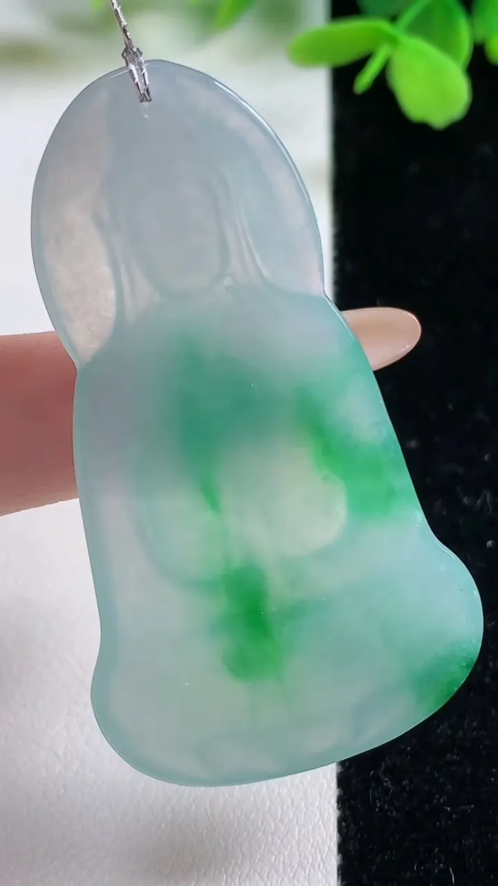 天然A货翡翠素衣观音吊坠，尺寸56.4-31.6-4.6，重量:15.88g
11月3日